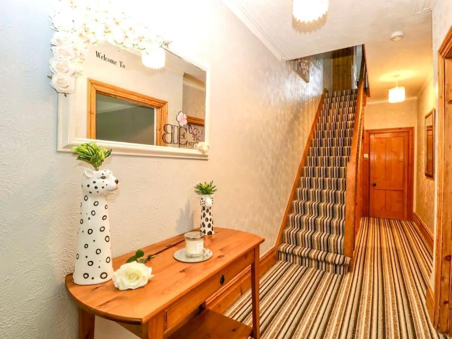 Homely 4 Bedroom Large House Inc Free Parking - Great Location - Fast Wifi - Smart Tv - Sleeps Up To 7! Close To Bournemouth & Poole Town Centre & Sandbanks Ngoại thất bức ảnh