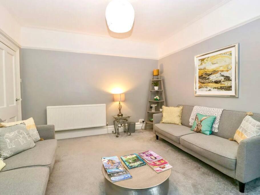 Homely 4 Bedroom Large House Inc Free Parking - Great Location - Fast Wifi - Smart Tv - Sleeps Up To 7! Close To Bournemouth & Poole Town Centre & Sandbanks Ngoại thất bức ảnh