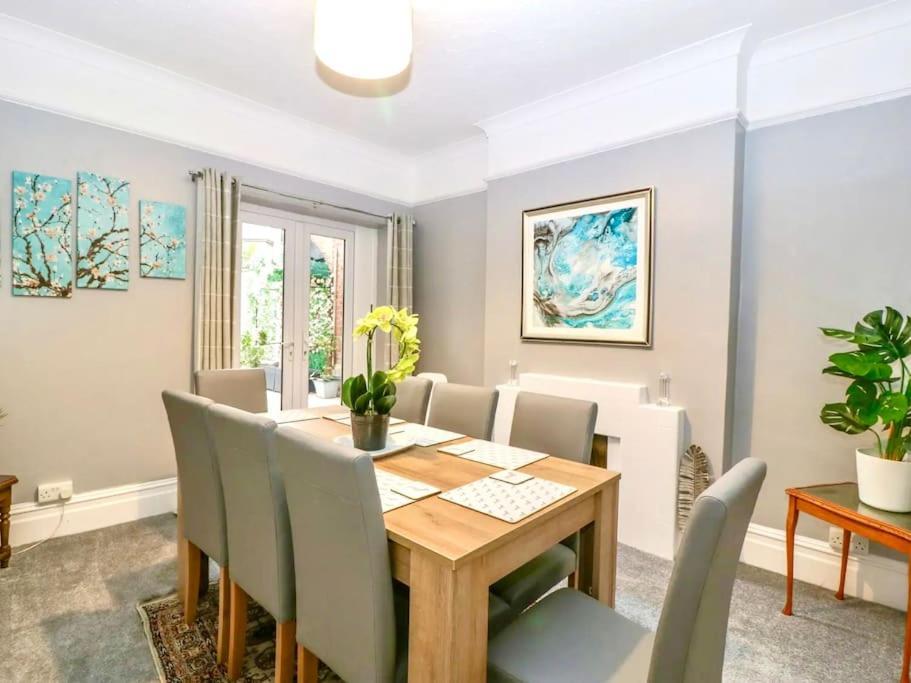 Homely 4 Bedroom Large House Inc Free Parking - Great Location - Fast Wifi - Smart Tv - Sleeps Up To 7! Close To Bournemouth & Poole Town Centre & Sandbanks Ngoại thất bức ảnh