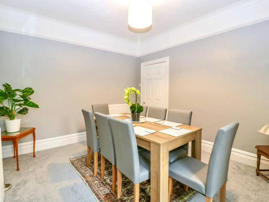 Homely 4 Bedroom Large House Inc Free Parking - Great Location - Fast Wifi - Smart Tv - Sleeps Up To 7! Close To Bournemouth & Poole Town Centre & Sandbanks Ngoại thất bức ảnh